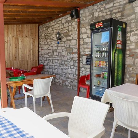 Guest House Vasili Berat Exterior foto