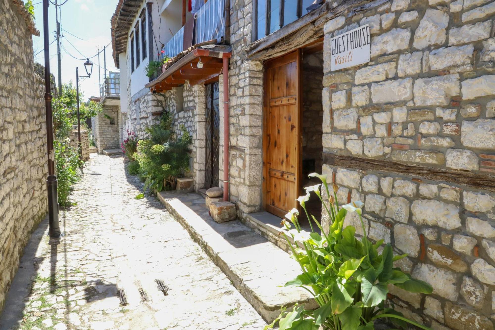 Guest House Vasili Berat Exterior foto