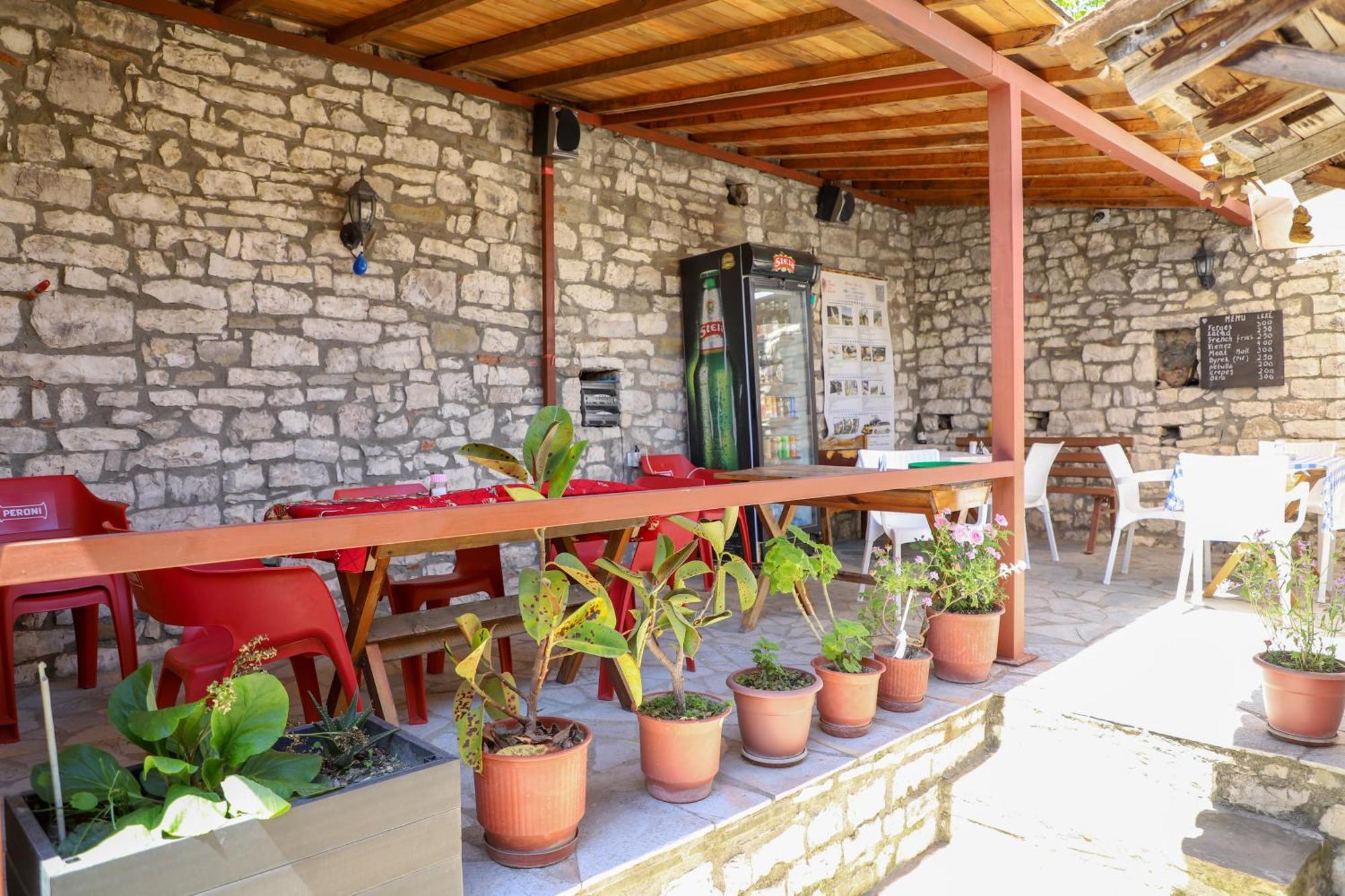 Guest House Vasili Berat Exterior foto