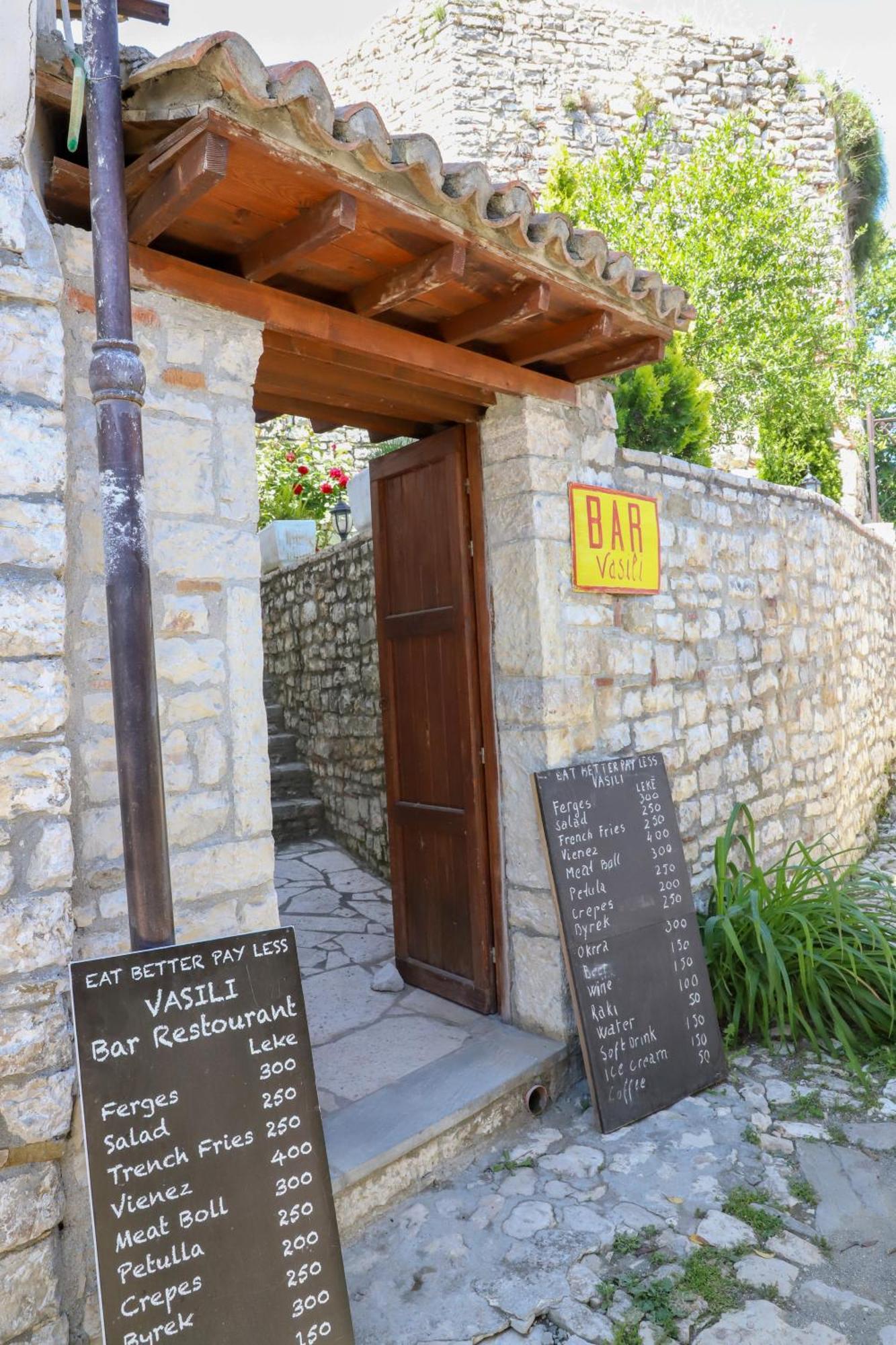 Guest House Vasili Berat Exterior foto