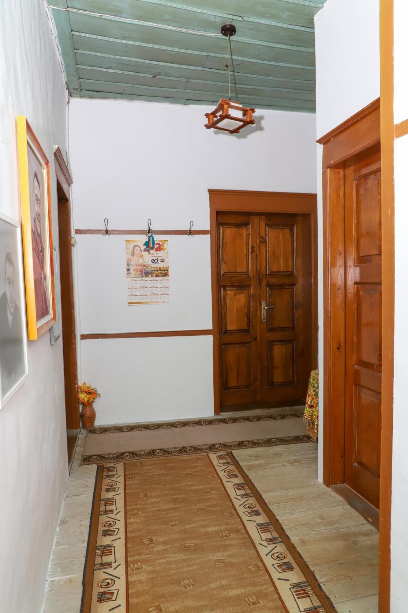 Guest House Vasili Berat Exterior foto