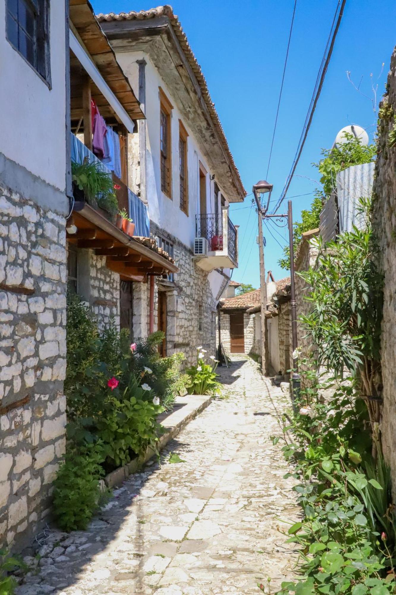 Guest House Vasili Berat Exterior foto