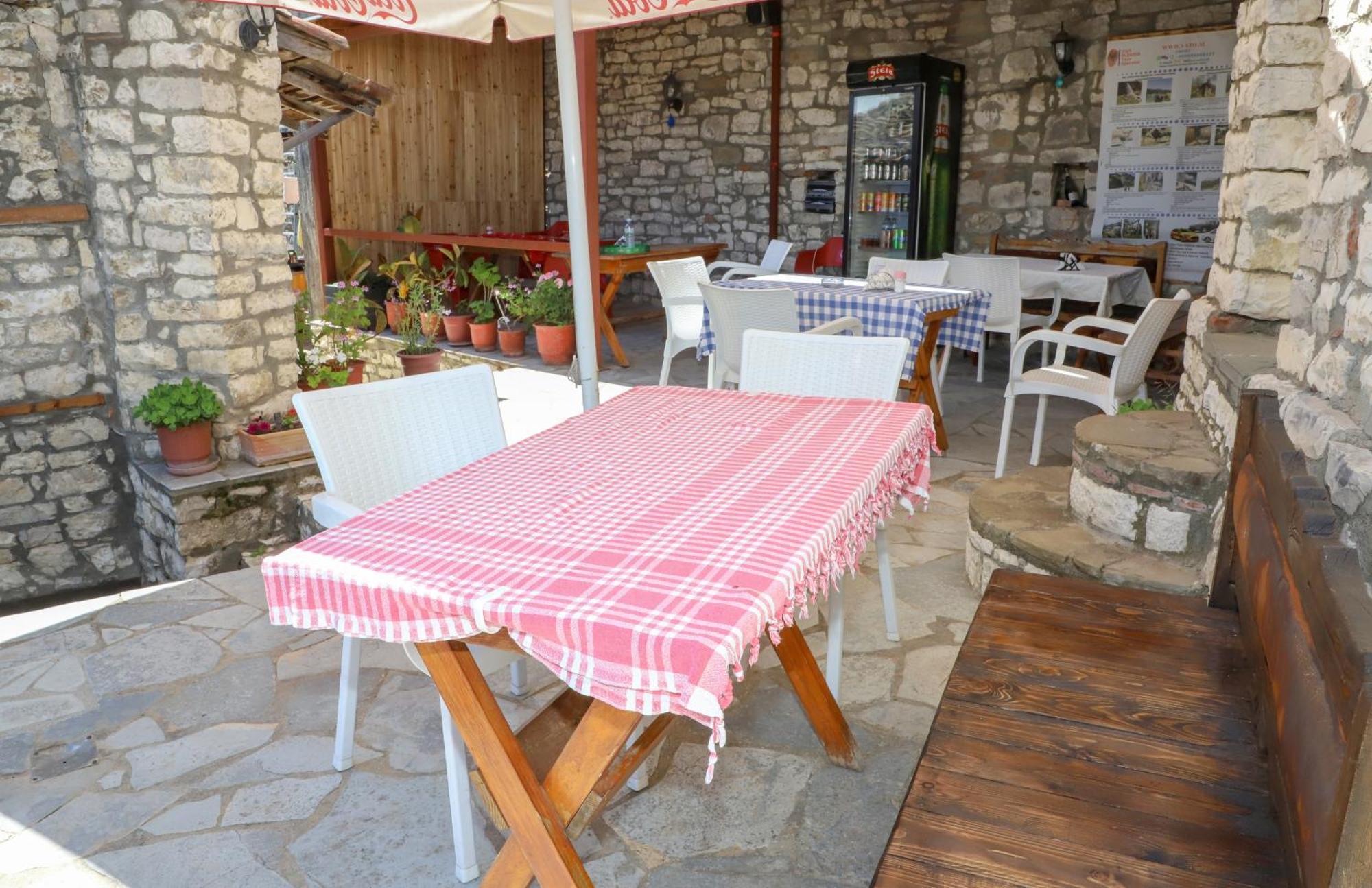 Guest House Vasili Berat Exterior foto