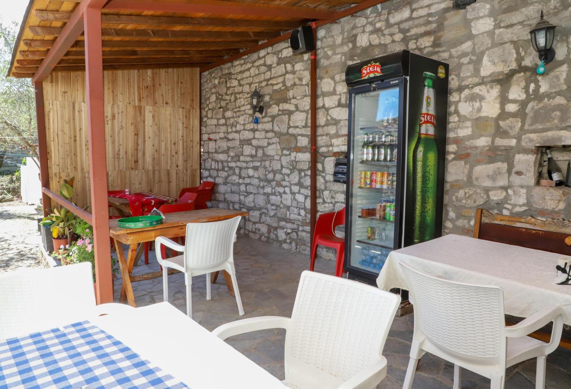 Guest House Vasili Berat Exterior foto