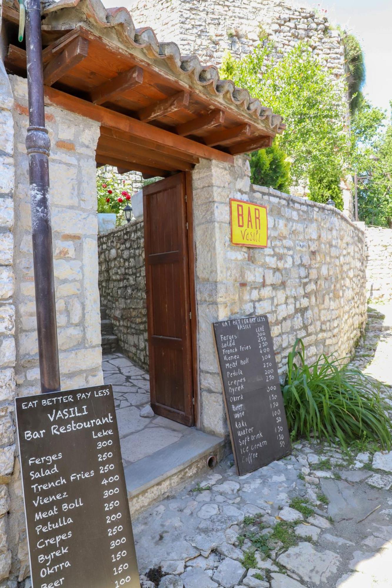 Guest House Vasili Berat Exterior foto