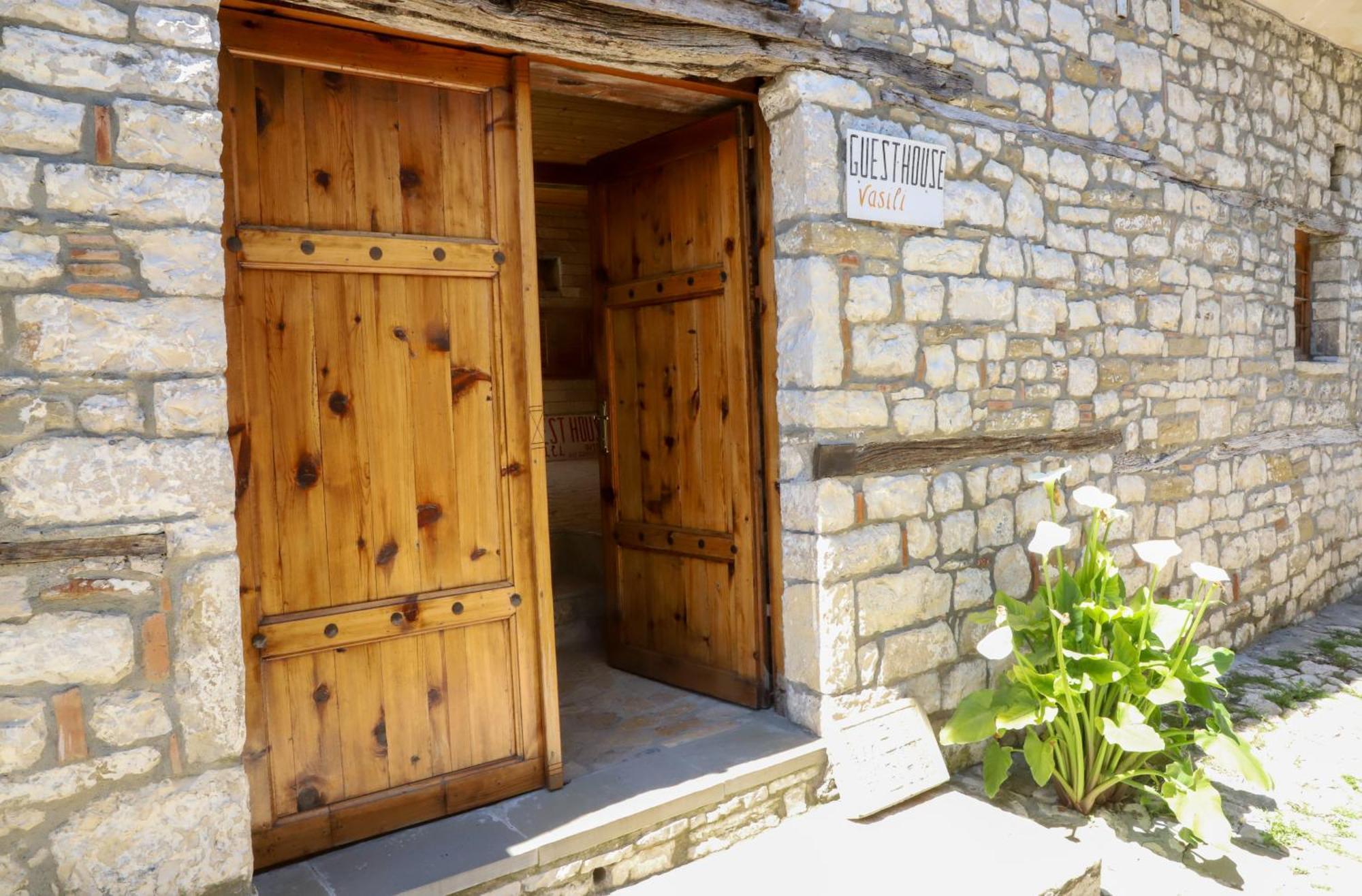 Guest House Vasili Berat Exterior foto