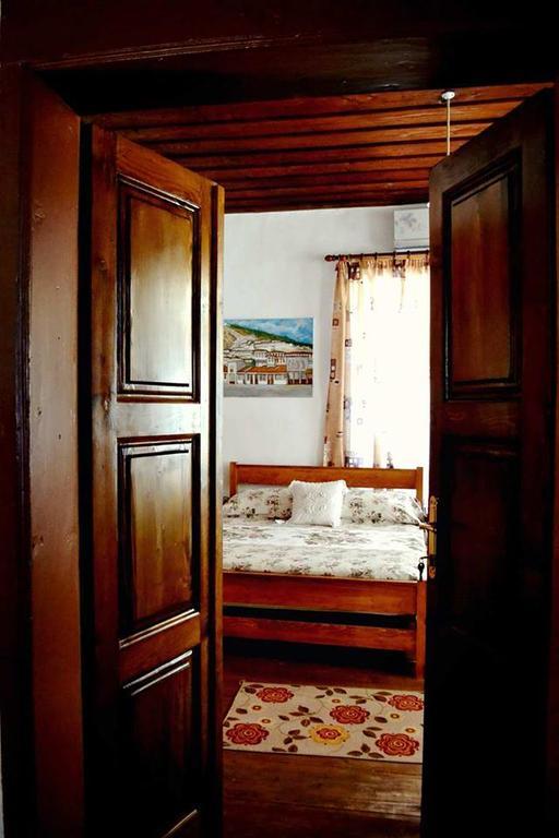 Guest House Vasili Berat Exterior foto