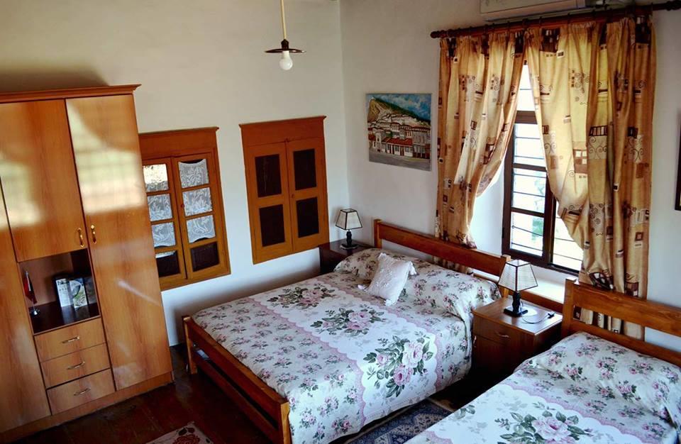 Guest House Vasili Berat Exterior foto