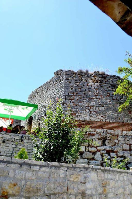 Guest House Vasili Berat Exterior foto